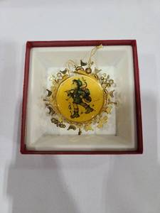 lot 1413 image: The Hummel Gold Christmas Ornament Collection The Runaway