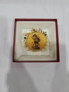 lot 1415 image: The Hummel Gold Christmas Ornament Collection Looks Like Rain