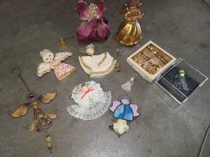 lot 1422 image: Assorted Angel Decor