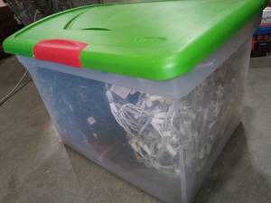 lot 1426 image: Sterilite Latch Tote with Clear Mini Christmas Lights
