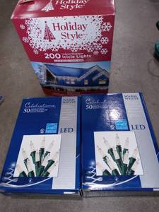 lot 1427 image: Mini Warm White and Icicle Lights