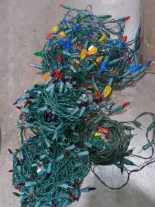 lot 1429 image: Multi Colored Mini Christmas Lights with Clear Tote