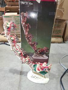 lot 1434 image: Santas Sleigh Decor