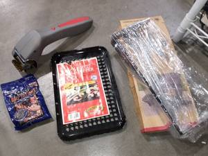 lot 1173 image: Automatic Grill Brush with Various Grilling Items