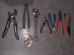 lot 1191 image: Craftsman Robo Grip Pliers with Assorted Pliers