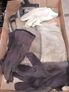 lot 1206 image: Leather Nail Pouch Belt with Work Gloves