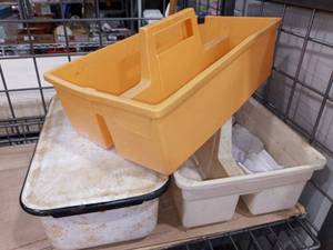 lot 1213 image: Comtainers