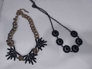 lot 1470 image: Black and Gold Tones Womens Necklaces