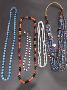 lot 1479 image: Womens Decorative Beaded Necklaces