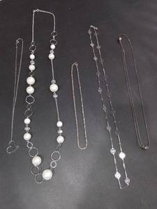 lot 1480 image: Womens Silver Toned Necklaces