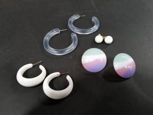 lot 1490 image: White and Pastel Pierced Earrings