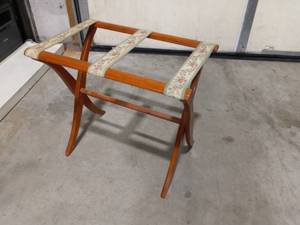lot 1502 image: Vintage Luggage Rack