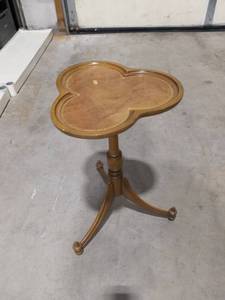 lot 1504 image: Vintage Wooden Clover Pedestal Table