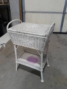 lot 1505 image: Vintage White Wicker Sewing Basket Table 27 x 18 x 13 in