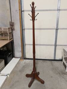 lot 1506 image: Solid Wood Coat Rack 73 x 22 x 22 in