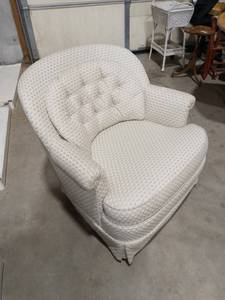 lot 1507 image: Upholstered Parlor Chair