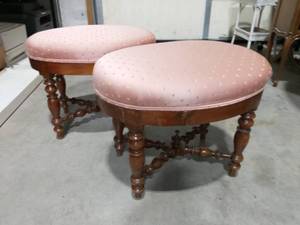 lot 1509 image: Vintage Tuscano Style Oval Vanity Bench Pair 19 x 22 x 16 in Each