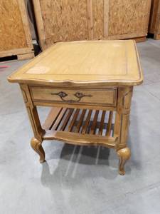 lot 1513 image: Wooden Single Drawer End Table 22 x 22 x 28 in