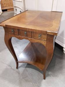 lot 1514 image: WM A Berkey Furniture Co Single Drawer End Table 21 x 15 x 18 in