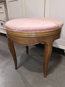 lot 1517 image: Vintage French Louis XV Style Swivel Vanity Stool