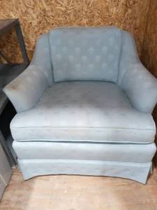lot 1522 image: Blue Upholstered Chair