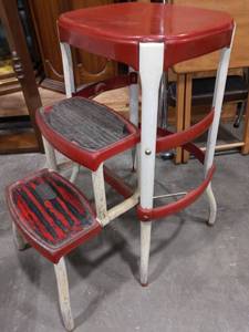 lot 1528 image: Vintage Cosco Red Metal Stowaway Step Stool