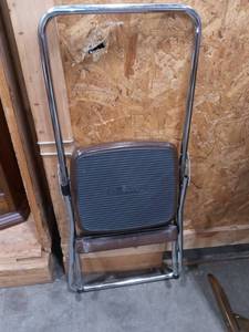 lot 1529 image: Vintage Brown Metal Cosco Folding Step Stool