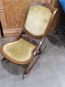 lot 1530 image: Vintage Folding Rocking Chair with Cushioned Seat