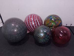 lot 1536 image: Glass Ornaments Set of 5