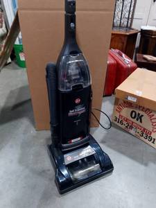 lot 1549 image: Hoover Windtunnel Self Propelled Vacuum