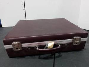 lot 1565 image: Burgandy Locking Case