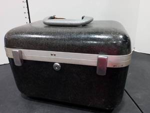 lot 1567 image: Koch of California Vintage Orginal Fiberglas Luggage