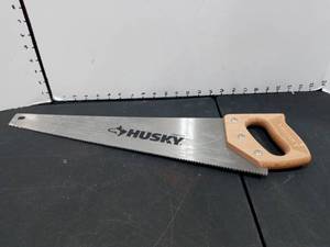 lot 1572 image: Husky Saw
