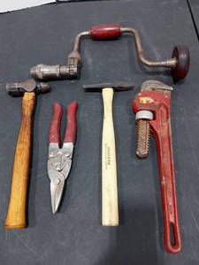 lot 1579 image: Fuller 14 in Pipe Wrench with Assorted Tools