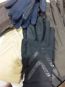 lot 1612 image: 5 pr. Womens Gloves