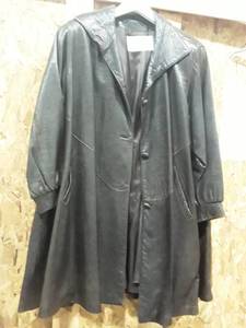 lot 1618 image: Womens Leather Trench Coat. Sized 18 to 22W