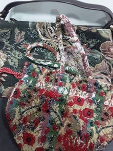 lot 1625 image: Womens Beaded Purses