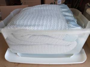 lot 2009 image: Sterilite Tote with Blue Knitted Throw Blanket