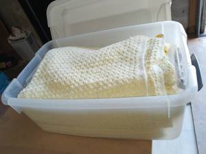 lot 2010 image: Sterilite Tote with Yellow Knitted Throw Blanket