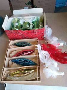 lot 2013 image: Vintage Christmas Tree Ornaments