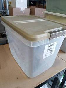 lot 2014 image: Hefty Storage Solutions Tote 29 QT