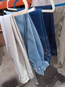 lot 2018 image: Levi Strauss Two Pair 32 x 32 Jeans with Wrangler Two Pair 32 x 32 Jeans