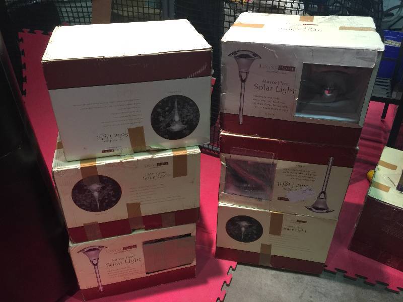 lot 8424 image: 6 -BEAUTIFUL DESIGNER SOLAR LIGHT 6-PACK