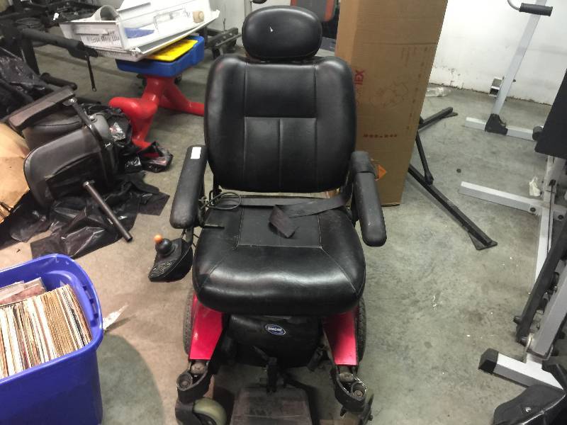 lot 8427 image: INVACARE  Pronto power chair