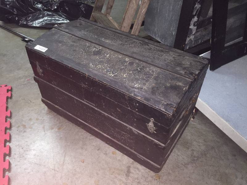 lot 8428 image: WOODEN CHEST
