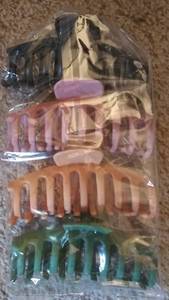lot 2335 image: 4 Large Hair Clips