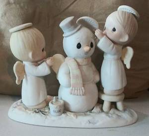 lot 2364 image: Large Precious Moments Figurine 1985 Halo and Merry Christmas