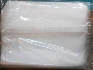 lot 2388 image: 100 Reclosable Bags 13in x 18in