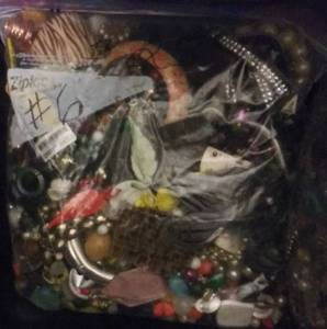lot 2421 image: One Gallon Bag of Craft Jewelry