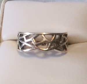 lot 2642 image: Sterling Silver Ring Size 8